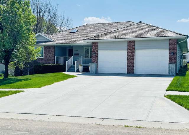 Property at 2909 Mach 1 Dr, Norfolk, NE 68701, 3 beds, 3 baths