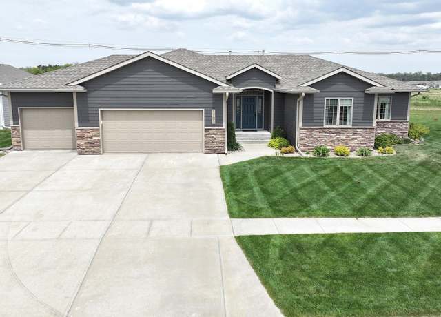 Property at 1703 Sycamore Ave, Norfolk, NE 68701, 5 beds, 3 baths