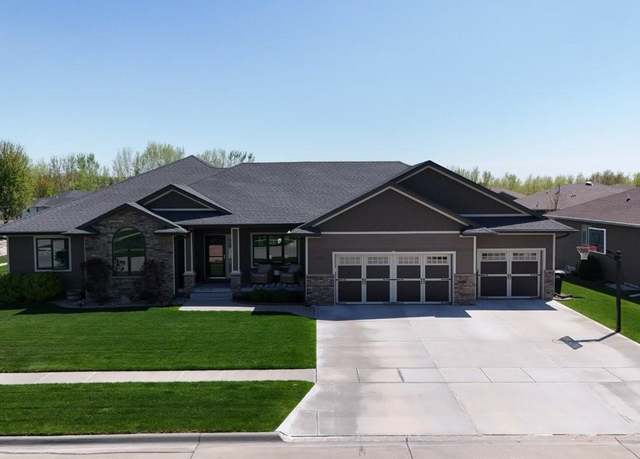 Property at 1716 Sycamore Ave, Norfolk, NE 68701, 6 beds, 3 baths