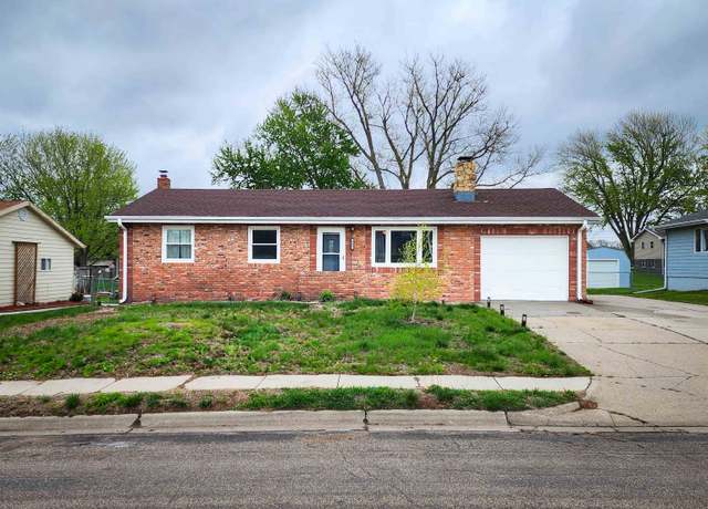 Property at 103 Linnwood Ln, Norfolk, NE 68701, 4 beds, 2 baths