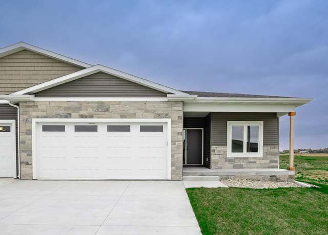Property at 2207 26th St, Norfolk, NE 68701, 2 beds, 2 baths