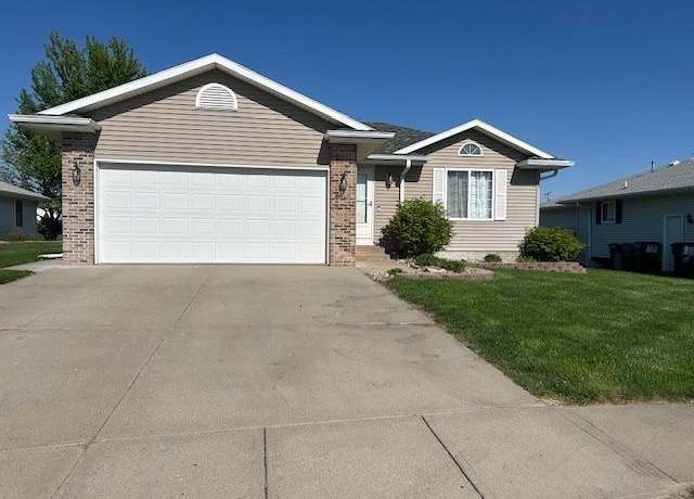Property at 1220 Blue Stem Cir, Norfolk, NE 68701, 3 beds, 2 baths