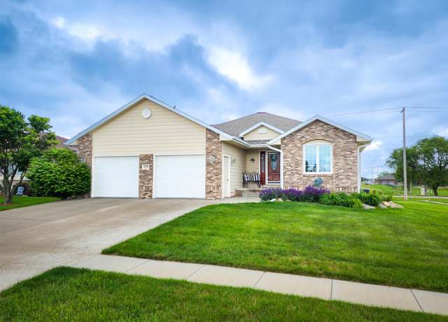 Property at 1230 Blue Stem Cir, Norfolk, NE 68701, 3 beds, 3 baths