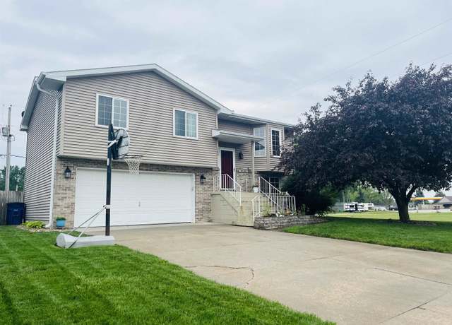 Property at 300 Forest, Norfolk, NE 68701, 3 beds, 2 baths