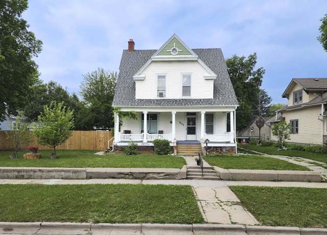 Property at 211 9th St, Norfolk, NE 68701, 4 beds, 2 baths