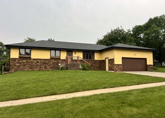 Property at 1603 Sheridan Dr, Norfolk, NE 68701, 3 beds, 3 baths