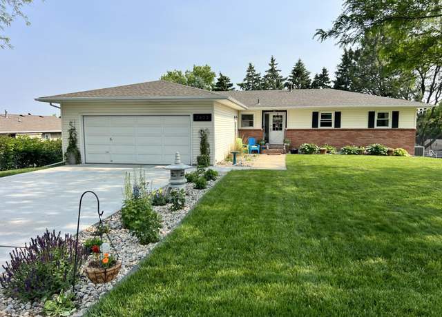 Property at 2603 Prospect Ave, Norfolk, NE 68701, 4 beds, 3 baths