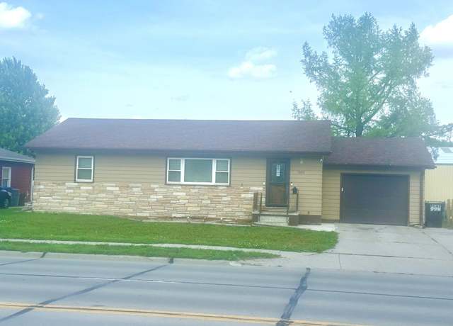 Property at 1002 1st St, Norfolk, NE 68701, 5 beds, 2 baths