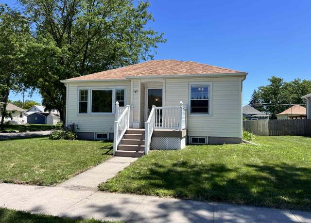 Property at 1101 6th St, Norfolk, NE 68701, 2 beds, 2 baths
