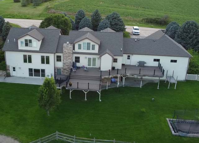 Property at 3106 25th St, Norfolk, NE 68701, 7 beds, 4 baths