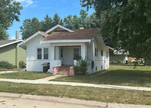 Property at 213 16th St, Norfolk, NE 68701, 3 beds, 1 bath