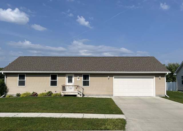 Property at 605 Oak St, Norfolk, NE 68701, 3 beds, 2 baths