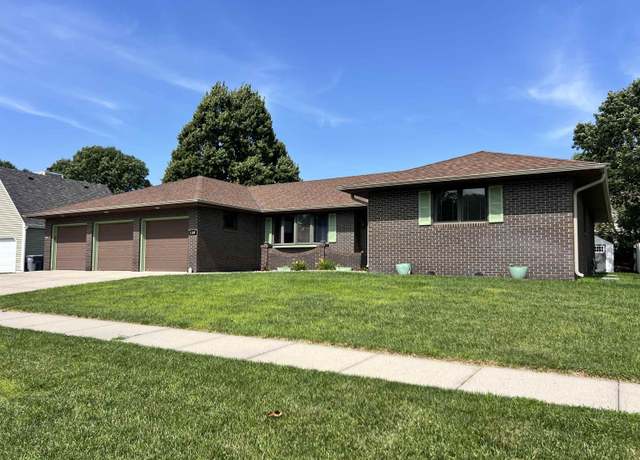 Property at 1109 Longhorn Dr, Norfolk, NE 68701, 5 beds, 4 baths