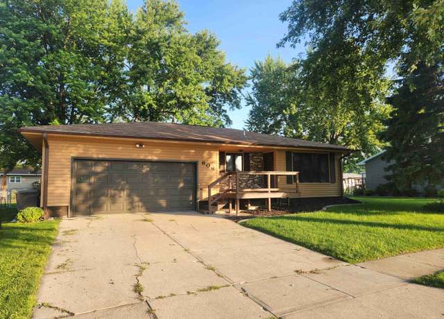 Property at 606 Boxelder St, Norfolk, NE 68701, 5 beds, 2 baths