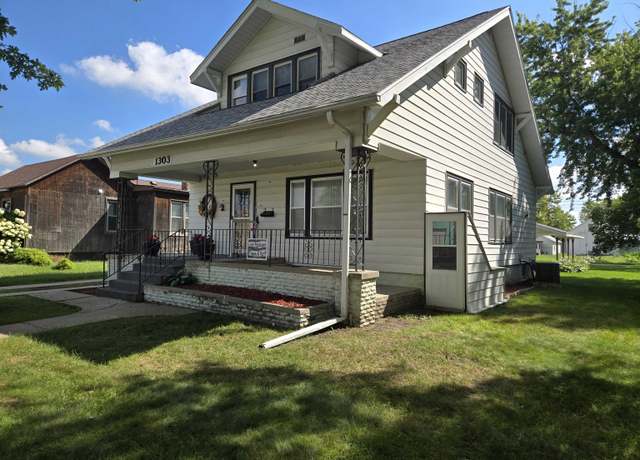 Property at 1303 3rd St, Norfolk, NE 68701, 3 beds, 3 baths