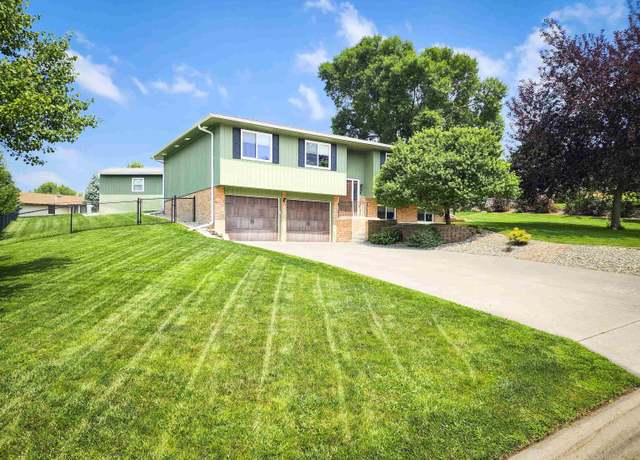 Property at 416 Ridgeway Dr, Norfolk, NE 68701, 4 beds, 3 baths