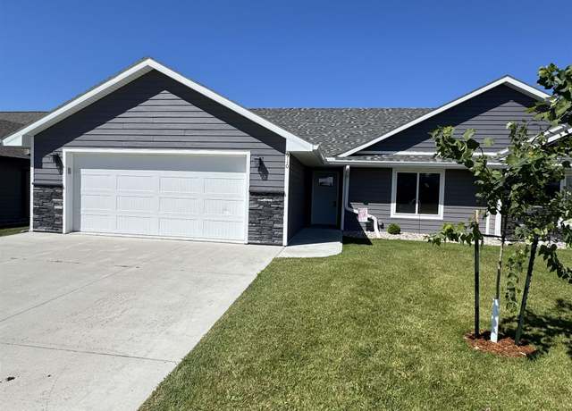 Property at 910 Chestnut St, Norfolk, NE 68701, 2 beds, 2 baths