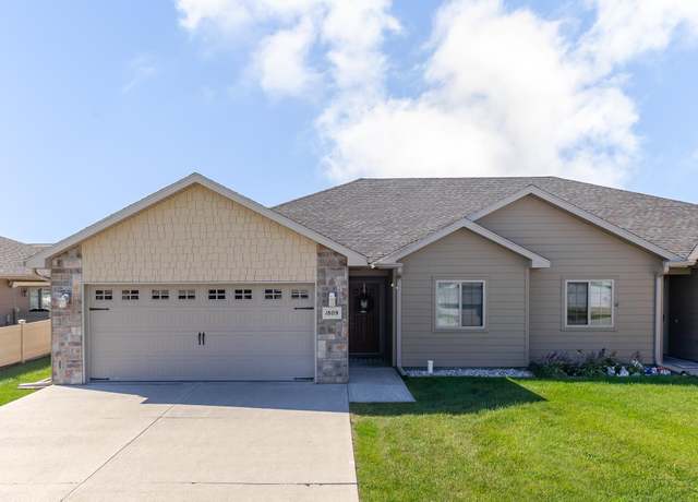 Property at 1809 Taylor Ave, Norfolk, NE 68701, 2 beds, 2 baths