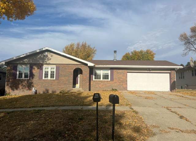 Property at 1705 Berry Hill Dr, Norfolk, NE 68701, 3 beds, 3 baths