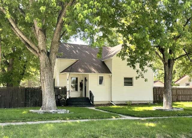 Property at 922 2nd St, Norfolk, NE 68701, 4 beds, 2 baths