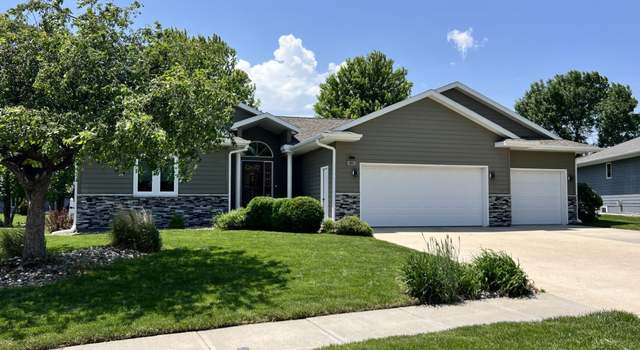 Photo of 901 Wildwood St, Norfolk, NE 68701