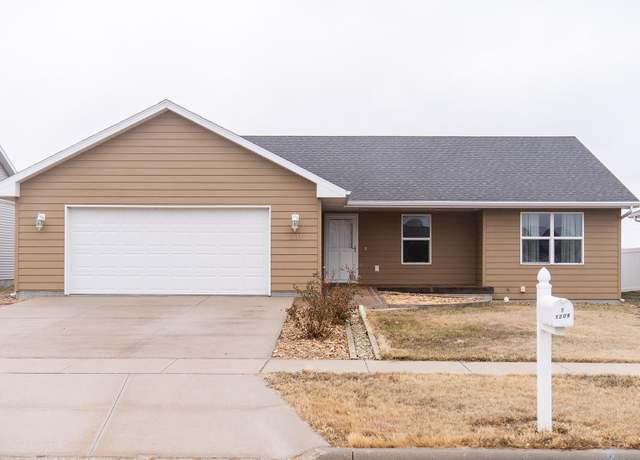 Property at 1209 E 16th St, Kearney, NE 68847, 3 beds, 3 baths