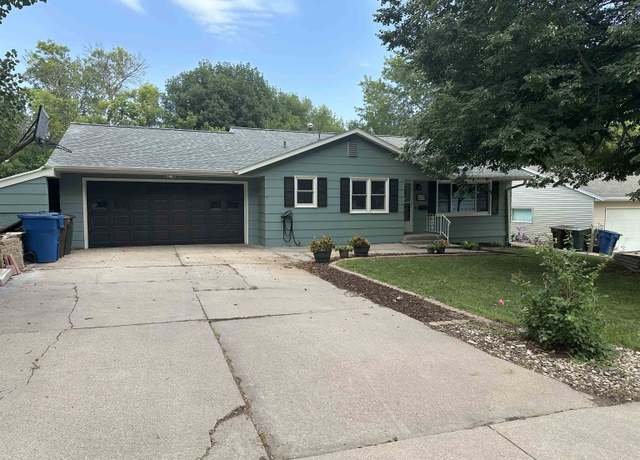Property at 3211 9th Ave, Kearney, NE 68845, 3 beds, 2 baths