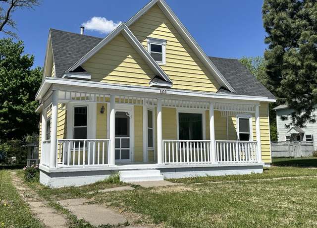 Property at 809 N Burlington Ave, Hastings, NE 68901, 4 beds, 2 baths