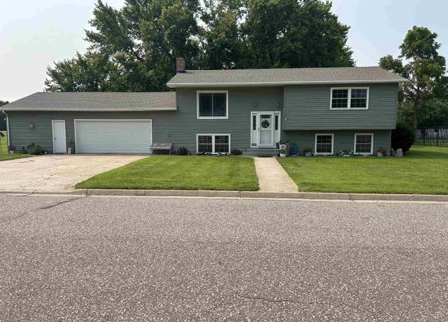 Property at 306 N Calvert Ave, Elwood, NE 68937, 4 beds, 2 baths