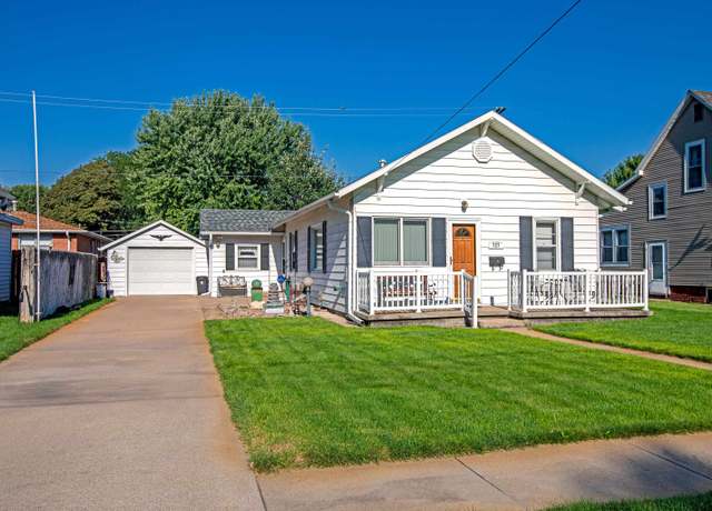 Property at 727 N Williams Ave, Hastings, NE 68901, 2 beds, 1 bath