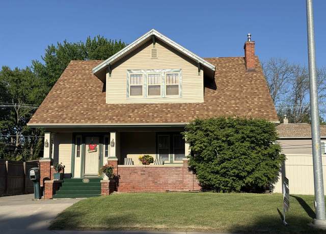 Property at 838 N Burlington Ave, Hastings, NE 68901, 3 beds, 3 baths
