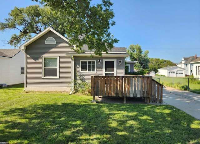 Property at 408 W 10th St, Wood River, NE 68883, 2 beds, 1 bath