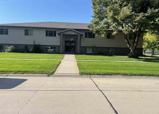 Property at 324 W 12th St, Kearney, NE, 7 baths