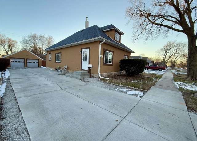 Property at 406 E 6th St, Hastings, NE 68901, 5 beds, 2 baths