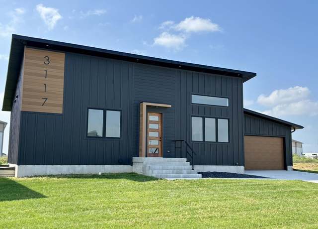 Property at 3117 Frahm Ln, Hastings, NE 68901, 4 beds, 3 baths