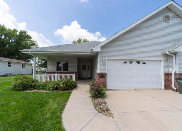Property at 511 N 3rd Ave, Hastings, NE 68901, 2 beds, 2 baths