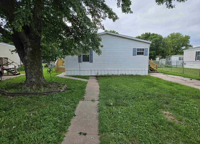 Property at 325 Grand Ave, Kearney, NE 68847, 3 beds, 2 baths
