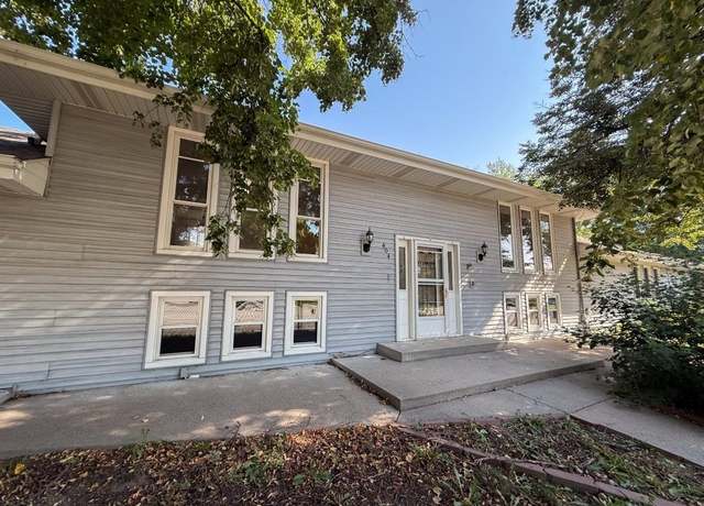Property at 404 E 39th St, Kearney, NE 68847, 3 beds, 2 baths