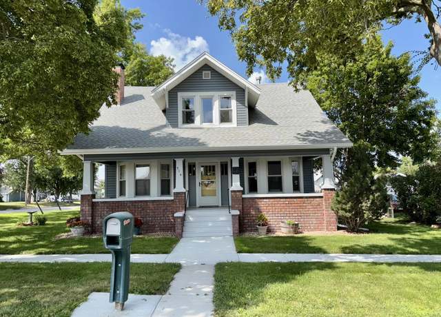 Property at 514 W 14th St, Hastings, NE 68901, 3 beds, 2 baths
