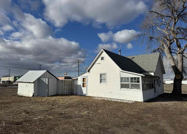 Property at 1002 S Lincoln Ave, Hastings, NE 68901, 1 bed, 1 bath