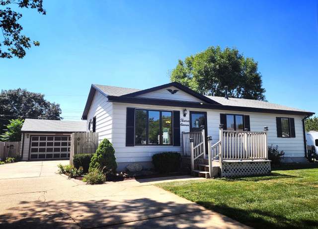 Property at 1211 E 32nd St, Kearney, NE 68847, 3 beds, 2 baths