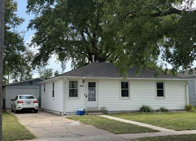 Property at 1619 Boyce St, Hastings, NE 68901, 3 beds, 1 bath