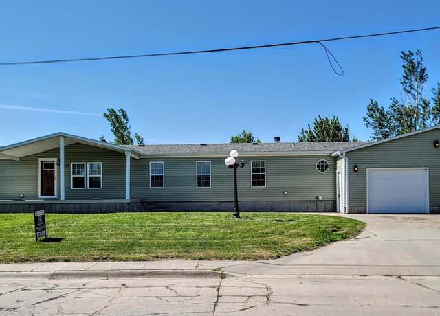 Property at 1127 Trail Dr, Gibbon, NE 68840, 7 beds, 4 baths