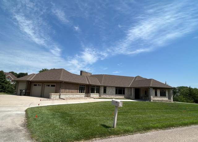 Property at 49 Lakeside Dr, Kearney, NE 68845, 4 beds, 7 baths