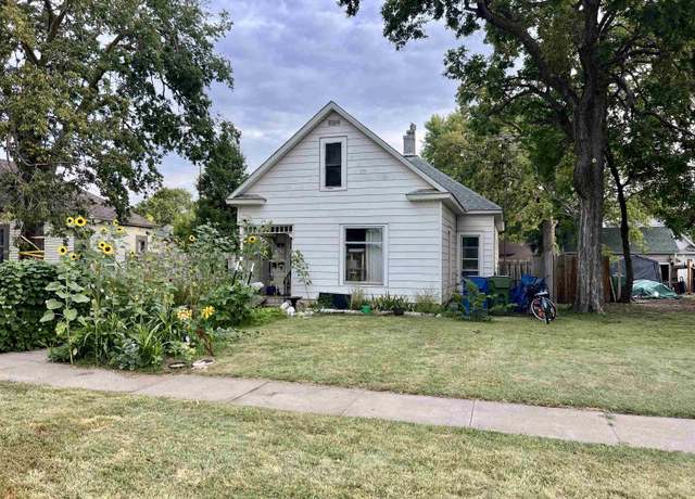 Property at 14 E 28th St, Kearney, NE 68847, 2 beds, 1 bath