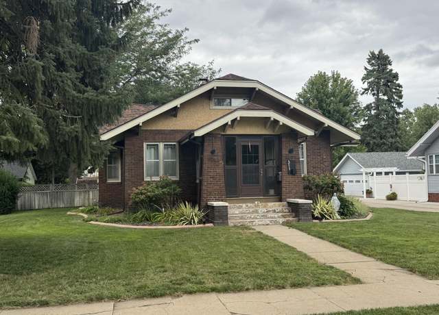 Property at 311 University Ave, Hastings, NE 68901, 4 beds, 2 baths