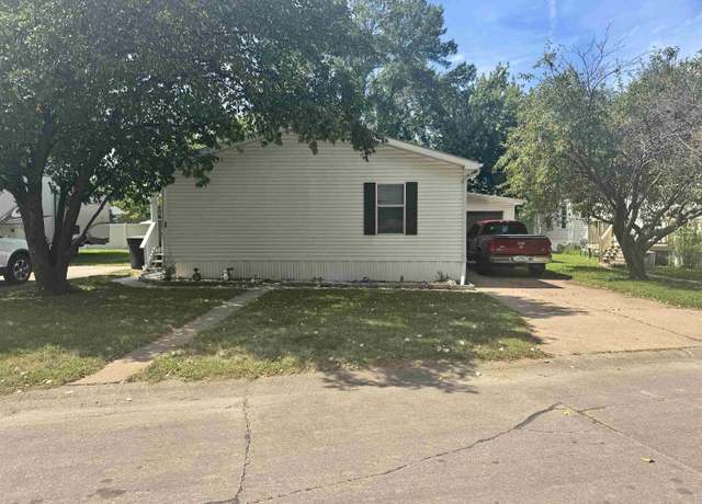 Property at 28 Kingston Dr, Hastings, NE 68901, 3 beds, 2 baths