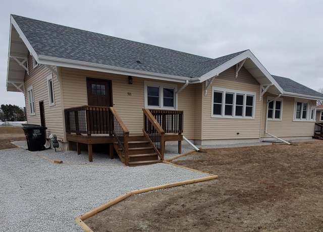 Property at 511 E Ayres St, Shelton, NE 68876, 6 beds, 3 baths
