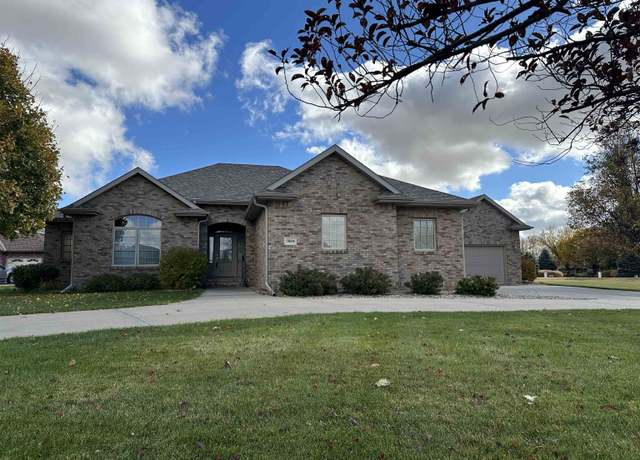 Property at 5804 Pheasant Run Ave, Hastings, NE 68901, 4 beds, 4 baths