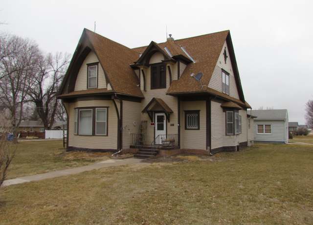 Property at 300 W 5th St, Axtell, NE 68924, 6 beds, 2 baths